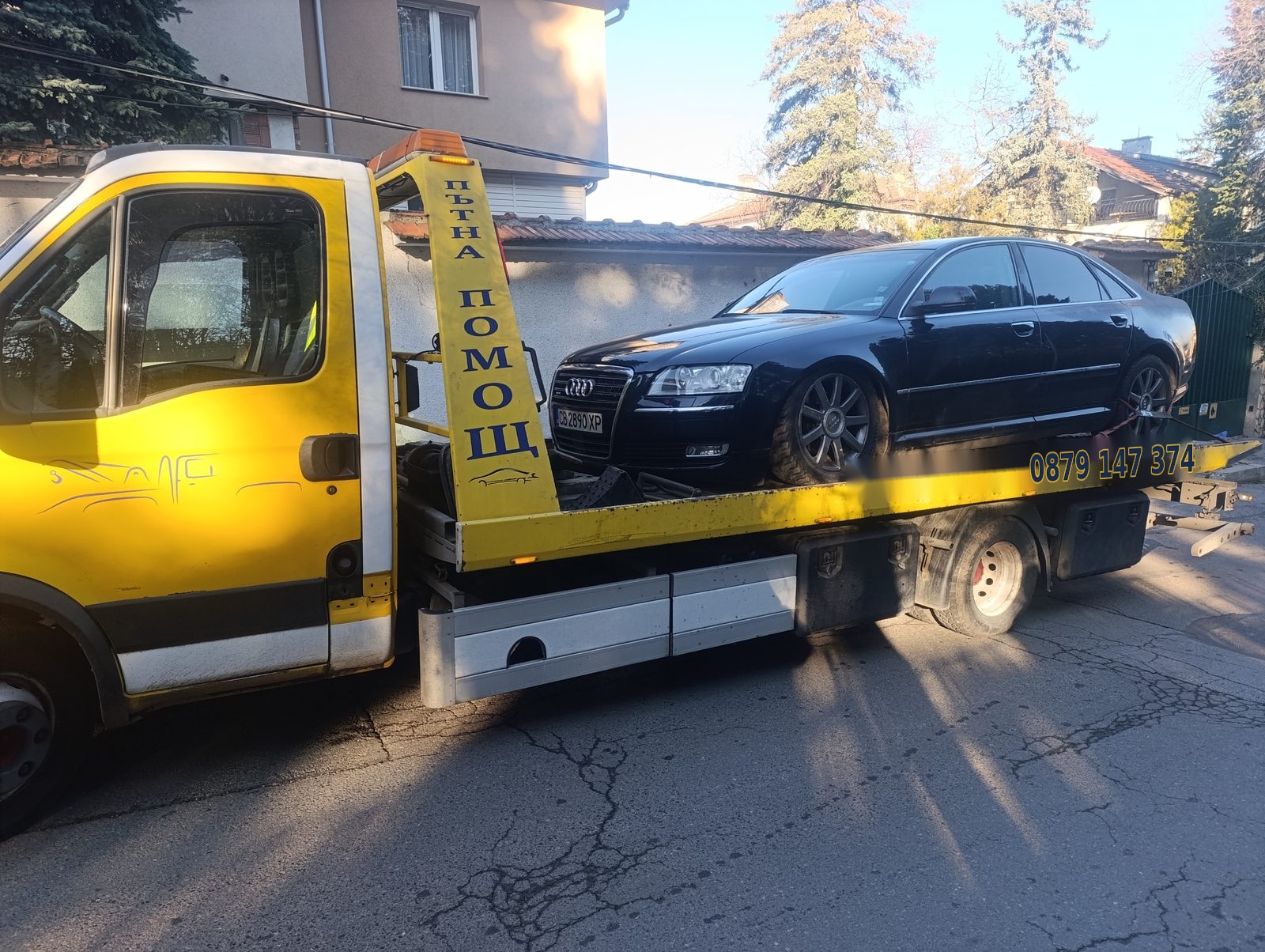 Репатрак за денонощна пътна помощ в София с натоварен автомобил